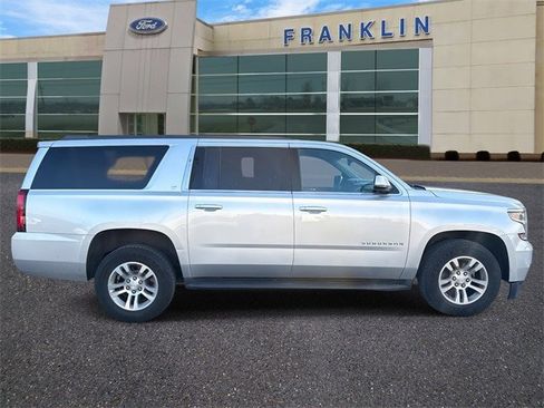 Used 2017 Chevrolet Suburban LT image 8
