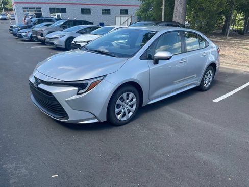 Used 2025 Toyota Corolla LE w/ Convenience Package FWD image 11