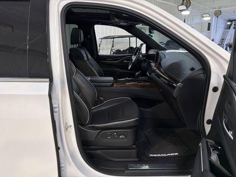 Used 2021 Cadillac Escalade Premium Luxury image 15