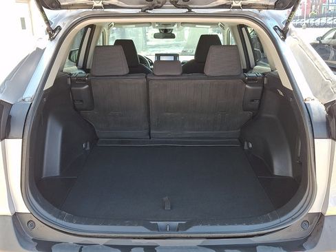 Used 2021 Toyota RAV4 LE AWD/4WD image 29