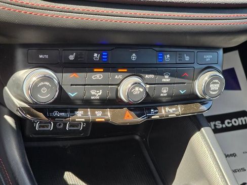 Used 2024 Dodge Durango GT RWD image 18