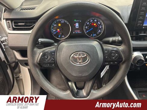 Used 2022 Toyota RAV4 LE image 11