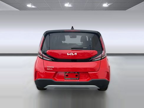 Used 2025 Kia Soul LX w/ LX Technology Package FWD image 9