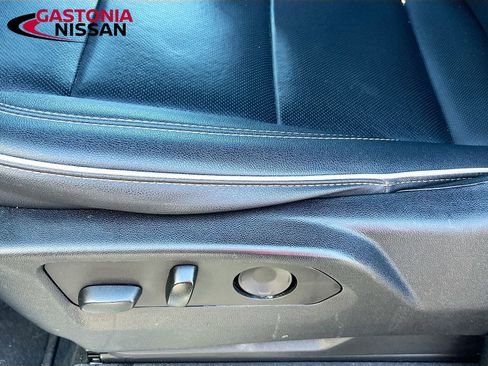 Used 2023 Chevrolet Suburban Premier image 26