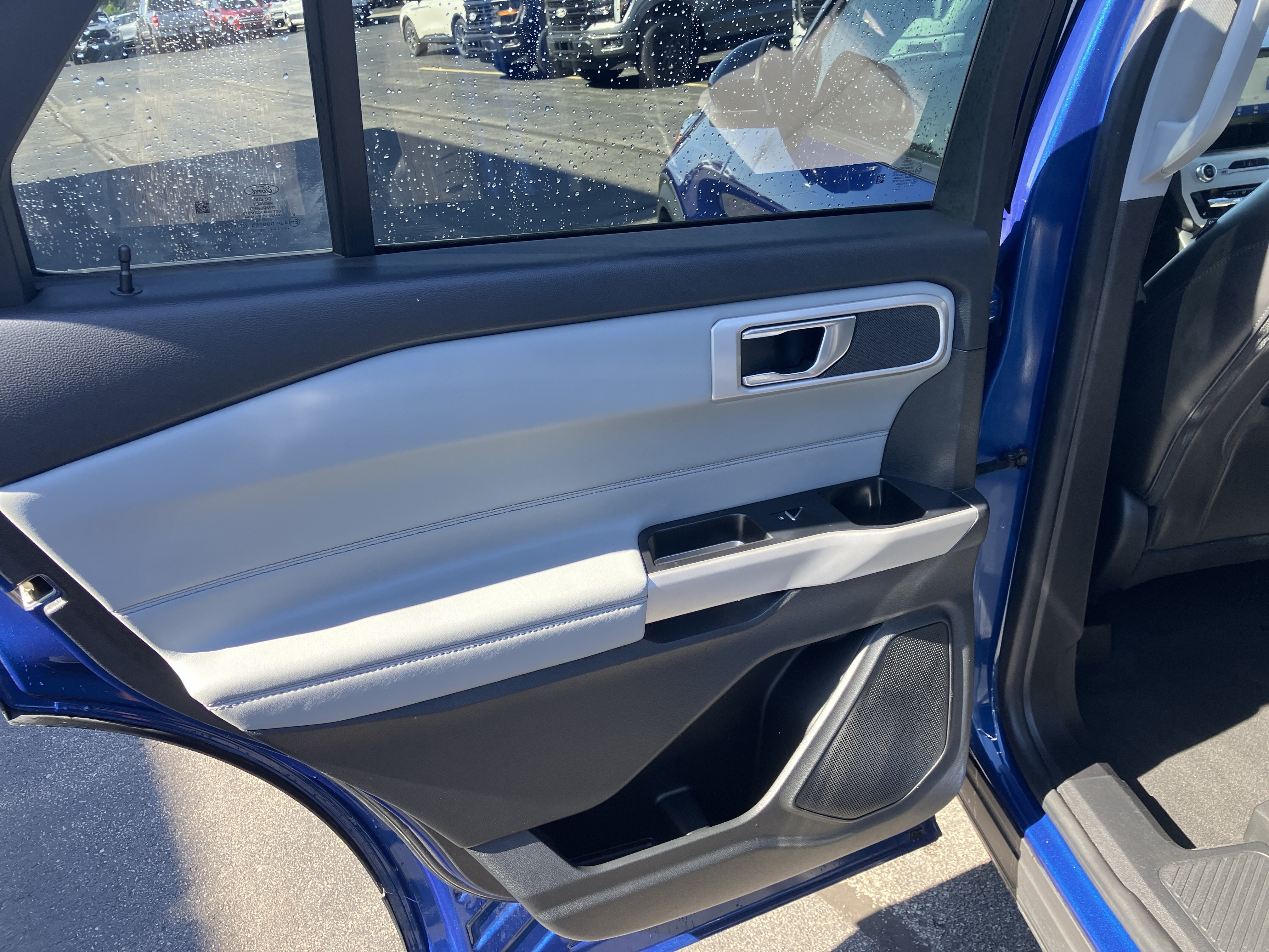 Used 2022 Ford Explorer XLT w/ Equipment Group 202A AWD/4WD image 15