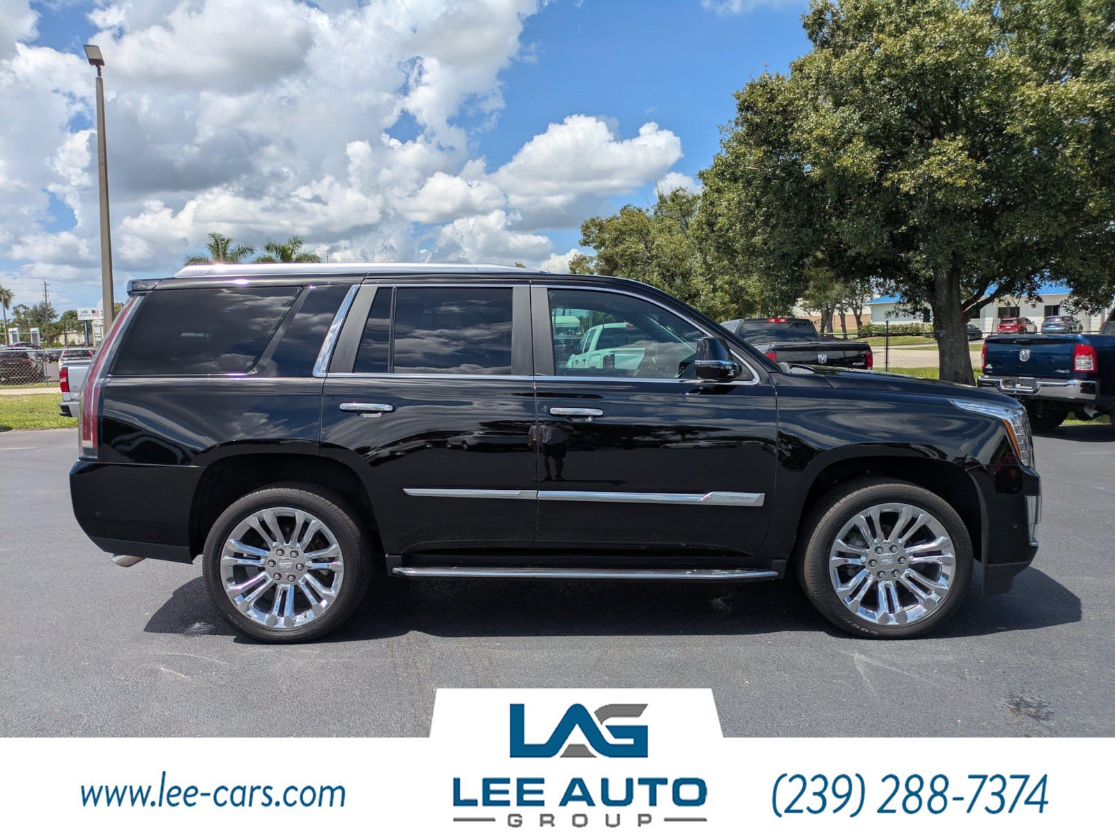Used 2017 Cadillac Escalade Luxury w/ LPO, Radiant Package RWD image 2