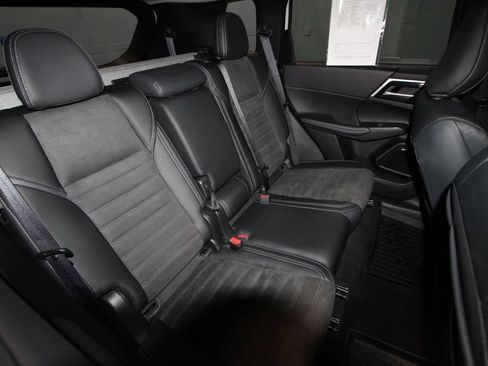 Used 2025 Mitsubishi Outlander SE AWD/4WD image 24