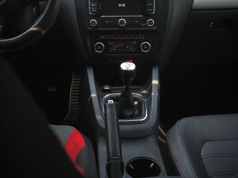 Used 2012 Volkswagen Jetta GLI Autobahn FWD image 74