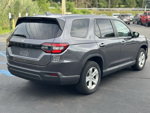 Used 2023 Honda Pilot LX image 4