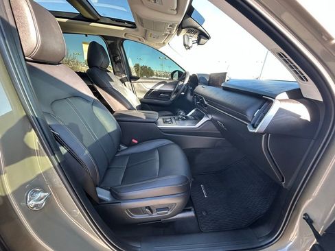 Used 2025 MAZDA CX-70 Plug-In Hybrid w/ Premium Pkg image 31