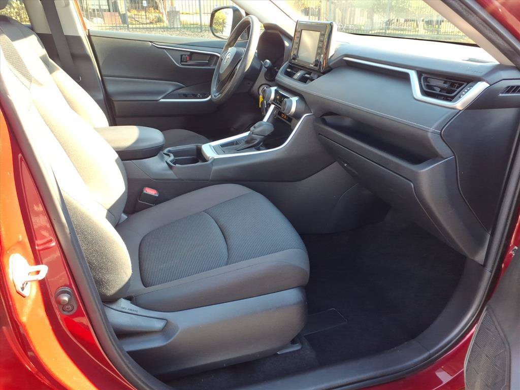 Used 2021 Toyota RAV4 LE FWD image 21
