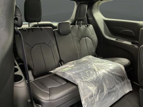 New 2026 Chrysler Pacifica Select image 31