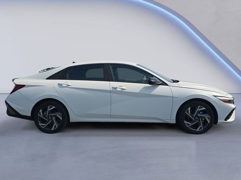 Used 2025 Hyundai Elantra Sport image 6