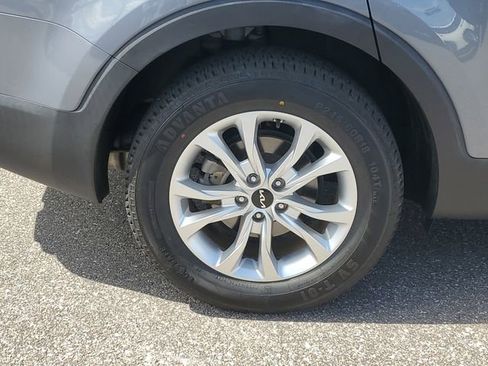 Used 2022 Kia Telluride LX image 5