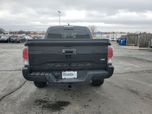 Used 2020 Toyota Tacoma TRD Sport image 7
