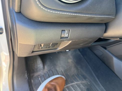 Used 2024 Chevrolet Colorado LT w/ LT Convenience Package II image 21