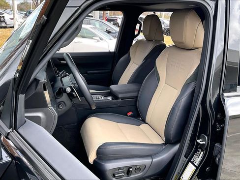 Used 2024 Lexus GX 550 image 7