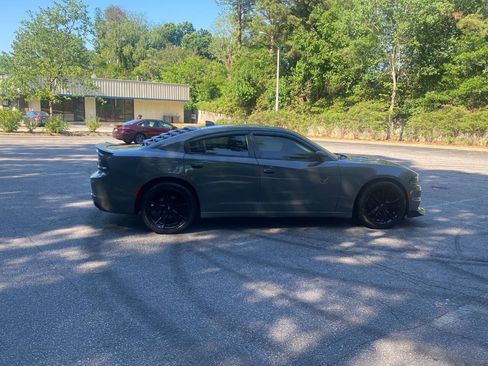 Used 2017 Dodge Charger SXT w/ Blacktop Package RWD image 5