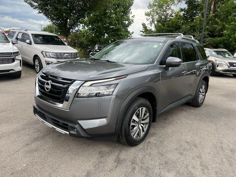 Used 2023 Nissan Pathfinder SL w/ Cargo Package FWD image 3