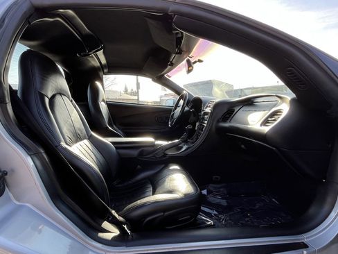 Used 2000 Chevrolet Corvette Coupe w/ Roof Pkg RWD image 17