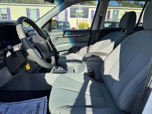 Used 2010 Hyundai Santa Fe GLS image 12