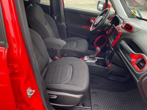 Used 2018 Jeep Renegade Latitude w/ Cold Weather Group image 25