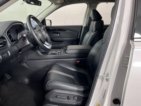 Certified 2025 Honda Pilot Touring image 25