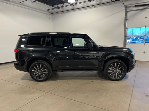 Used 2026 Lexus GX 550 w/ Cold Area Package AWD/4WD image 2