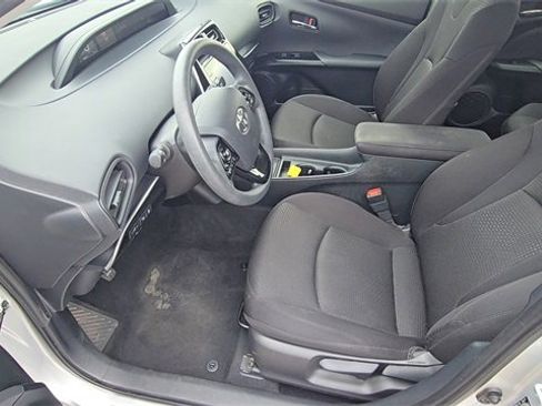Used 2022 Toyota Prius LE image 13