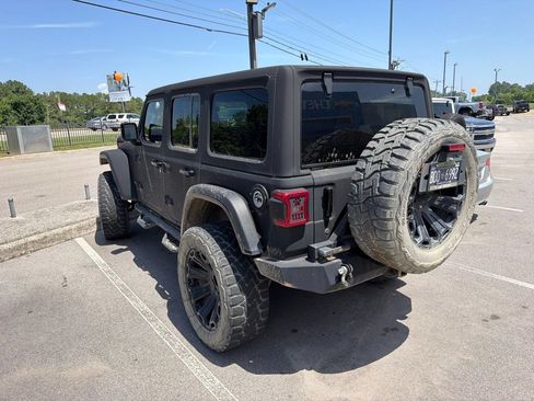 Used 2018 Jeep Wrangler Unlimited Rubicon AWD/4WD image 4
