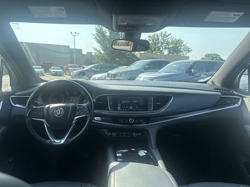 Used 2024 Buick Enclave Essence AWD/4WD image 17