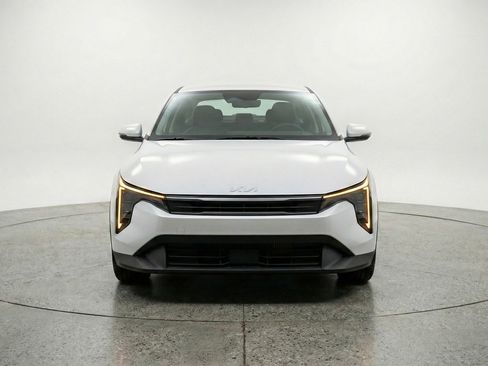 Used 2025 Kia K4 LXS image 2
