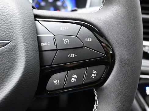 New 2026 Chrysler Pacifica Limited FWD image 32