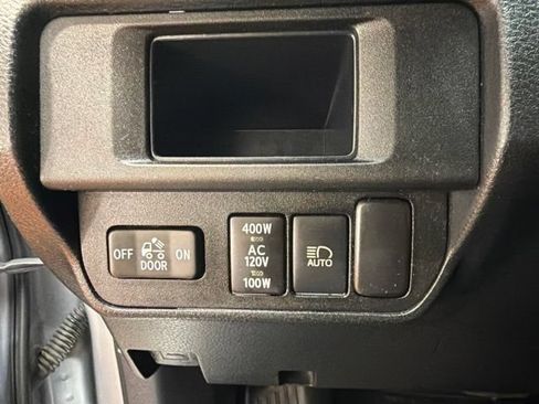 Used 2019 Toyota Tacoma TRD Off-Road AWD/4WD image 22