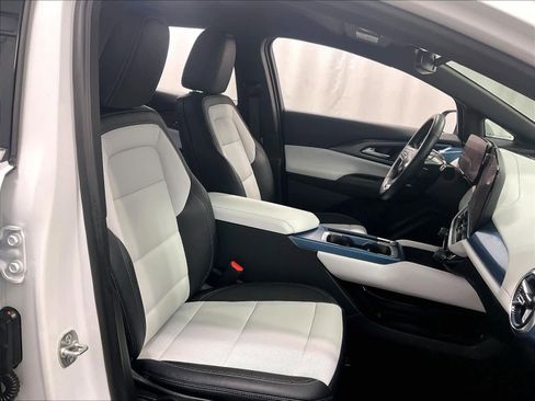 Used 2024 Chevrolet Equinox EV LT image 11