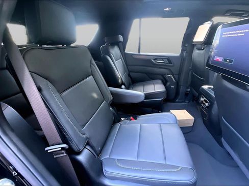 Used 2026 GMC Yukon Denali w/ Denali Reserve Package AWD/4WD image 19