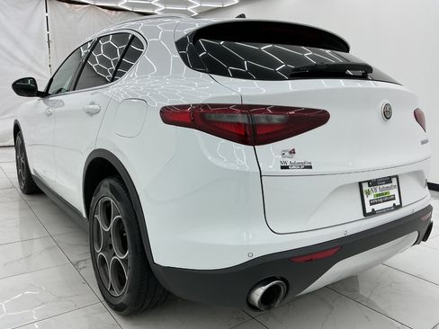 Used 2018 Alfa Romeo Stelvio AWD image 9