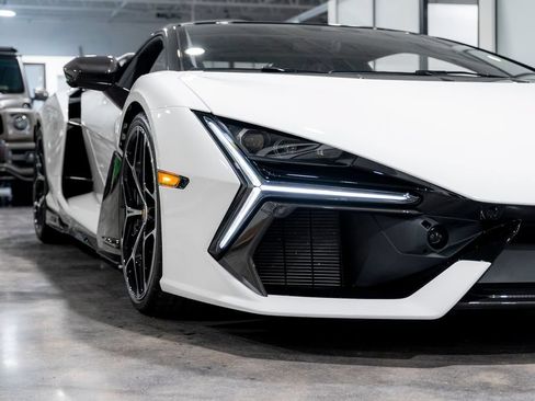 Used 2025 Lamborghini Revuelto AWD/4WD image 8