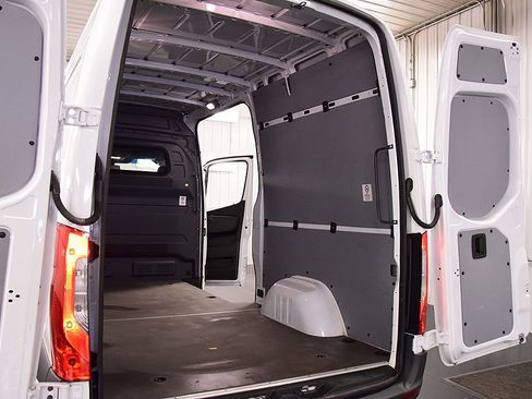 Used 2025 Mercedes-Benz Sprinter 2500 image 29