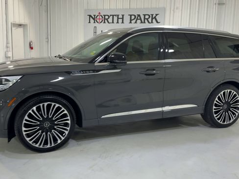 Used 2023 Lincoln Aviator Black Label w/ Dynamic Handling Package image 6