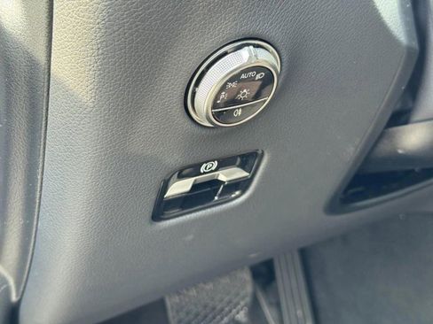 Certified 2025 Mercedes-Benz GLC 350e 4MATIC image 18