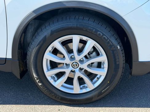Certified 2020 Nissan Rogue SV FWD image 10