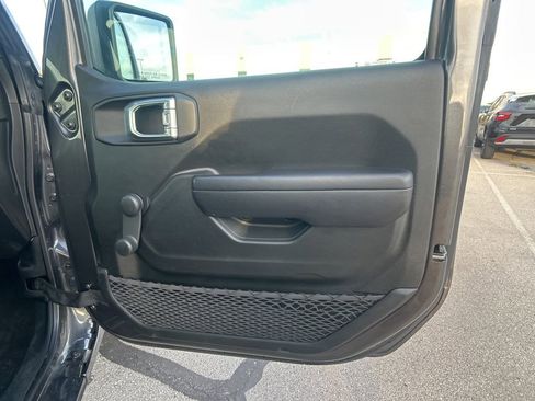 Used 2021 Jeep Gladiator Sport image 40