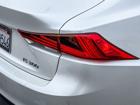 Used 2018 Lexus IS 300 image 8