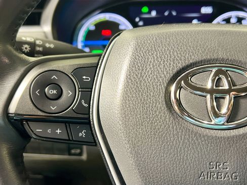 Used 2022 Toyota Venza XLE image 18