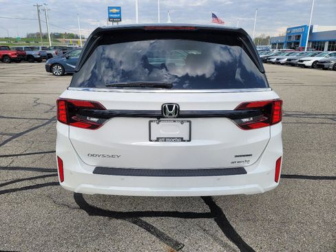 New 2026 Honda Odyssey Touring image 4
