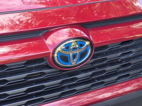 Used 2021 Toyota RAV4 LE AWD/4WD image 10