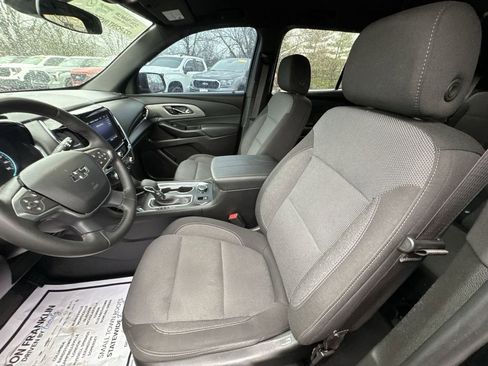 Used 2023 Chevrolet Traverse LT FWD image 11