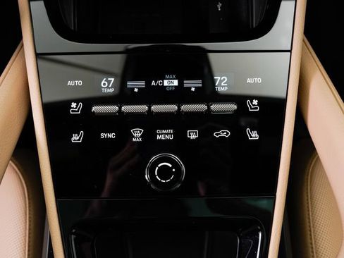 Certified 2025 Porsche Cayenne Coupe AWD/4WD image 22