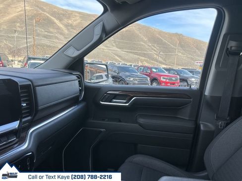 Used 2023 GMC Sierra 1500 SLE image 38